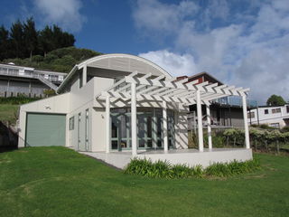 Opito Batch leaky home remedial re-clad in Xpressclad, Eterpan on aluminium cavity rail system.